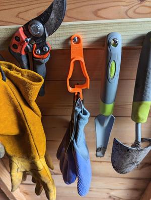 Gloves clip for hanging