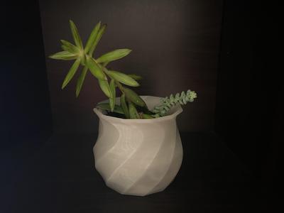 Swoop Pot Medium Plant Pot