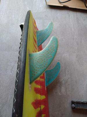 Surfboard fins