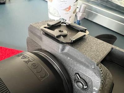 Canon R7 Grip Extension with Peak Design Capture support