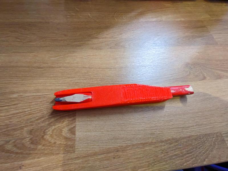 Carpenter's pencil sharpening helper tool