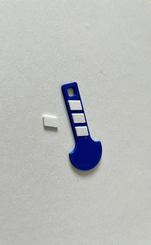 Shopping Cart Key (removable), Klíčenka k otevírání nákupních košíků (vyjímatelná).