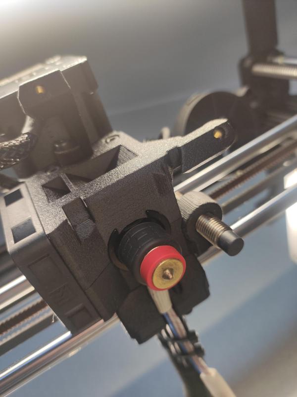 Prusa MK3S+ Revo Six anti turn extruder cover with M3 heat set inserts