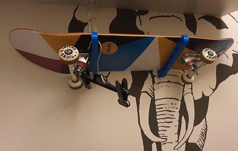 Drzak skateboardu