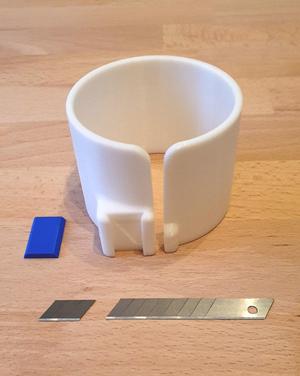 Xmas Wrapping paper cutter for break-off (Snap Off) blades