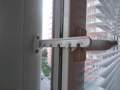 Limiter for plastic window