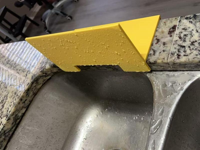Kitchen sink water guard