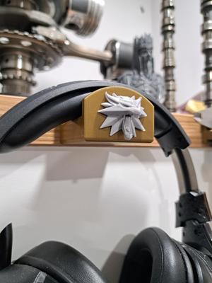 Headphone holder with Witcher medalion