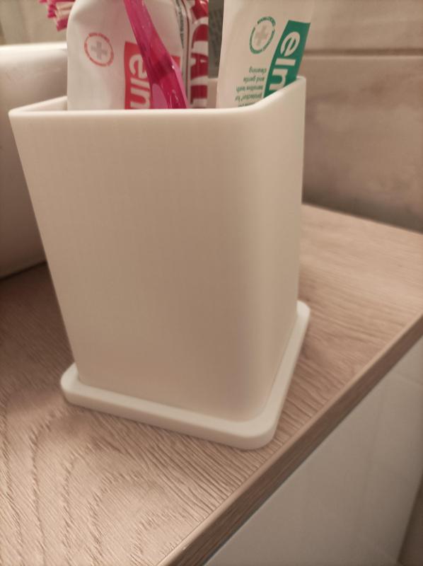 Simple bathroom container