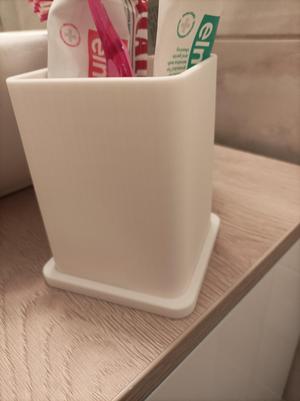 Simple bathroom container