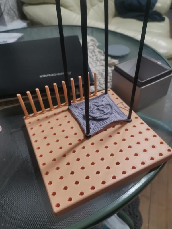 Straightening for kitting (blocking board)