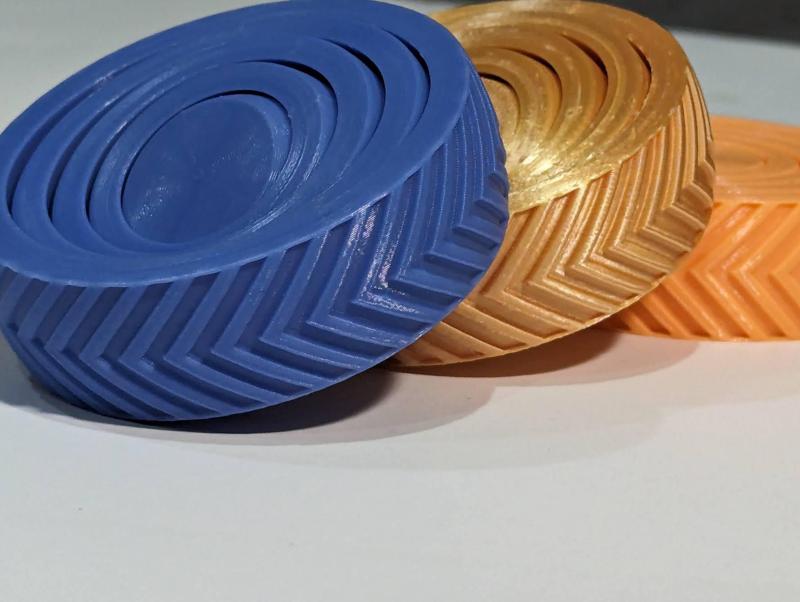 Circle spinner with tread pattern