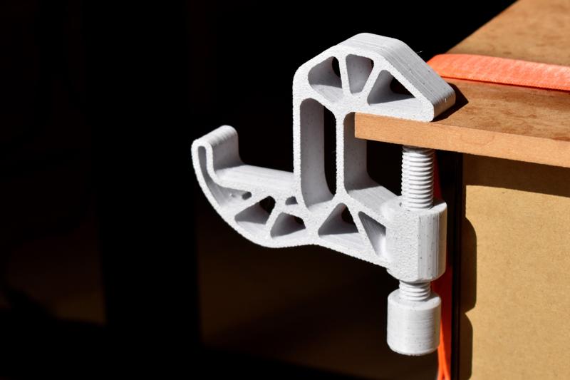 Desk clamp with hook | Topology optimized
