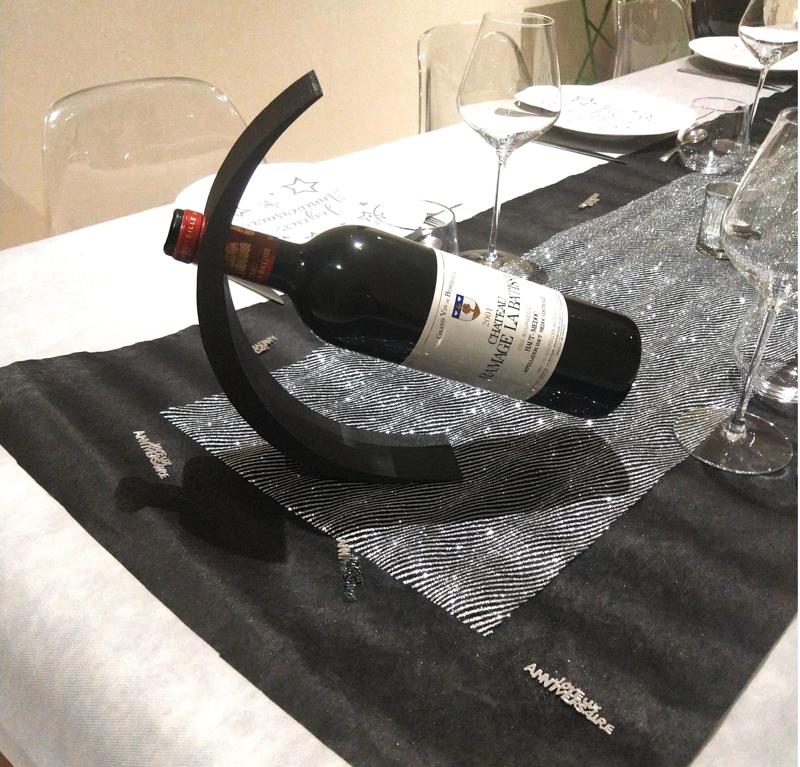 WINE HOLDER