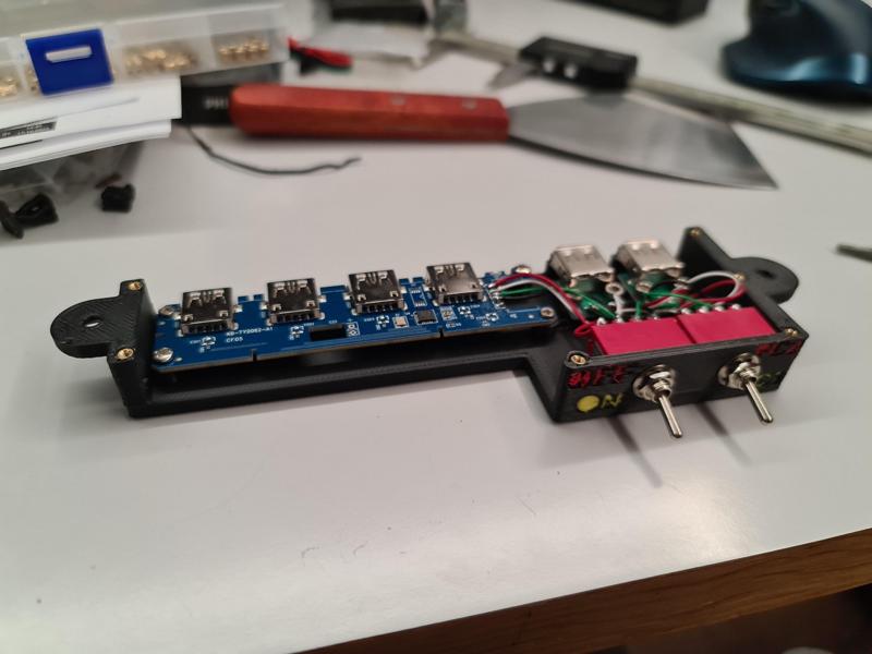 Mechanical/electrical USB Switch