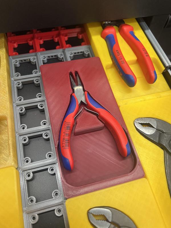 Knipex Needle Nose Electronics Pliers (35-22-115) Gridfinity