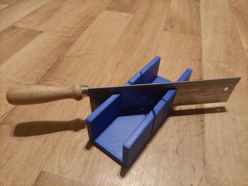 Přípravek na řezání dřeva