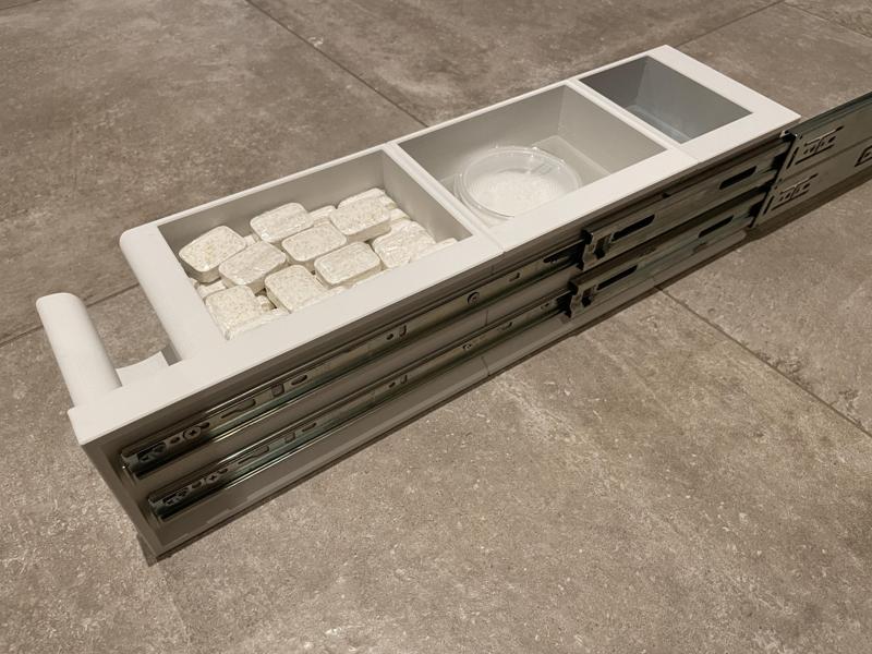 Pull-out drawer