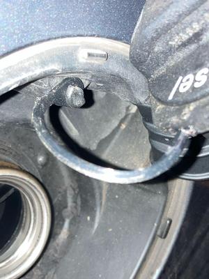 Correa para tapa del tanque de combustible.