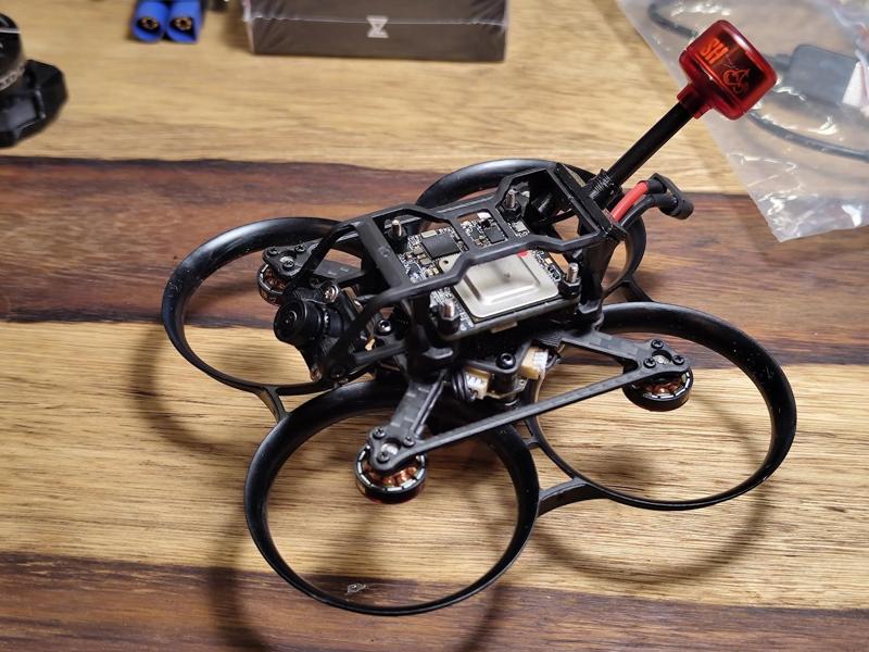 BetaFPV Paco Pivo bigger antenna mount