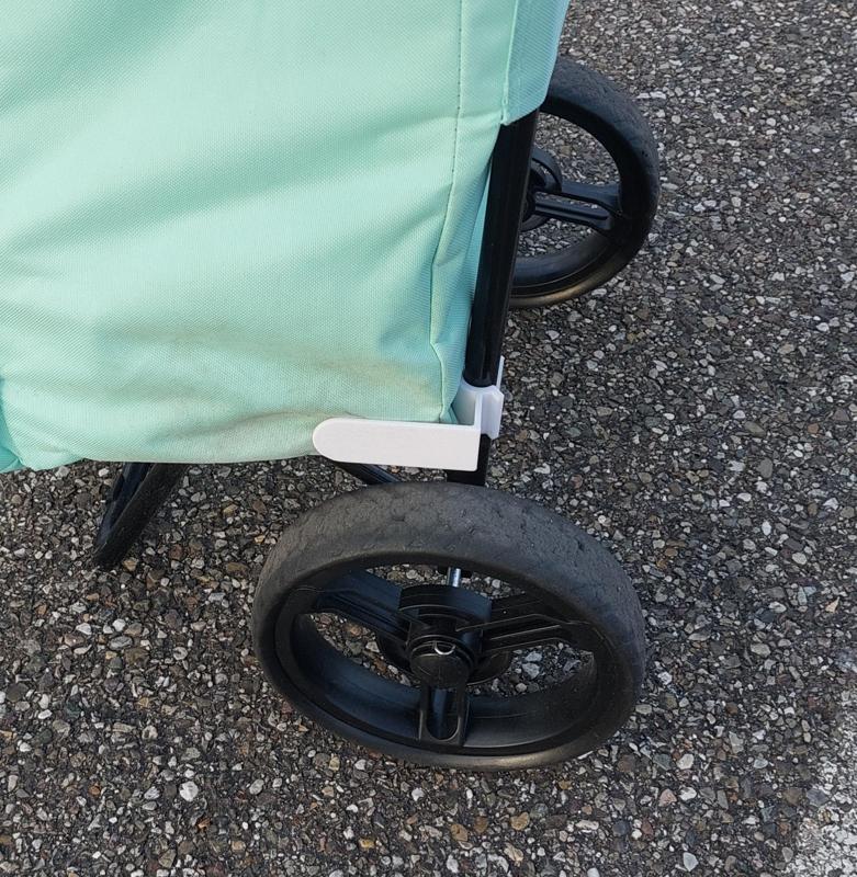 Protection bag against shopping cart wheels