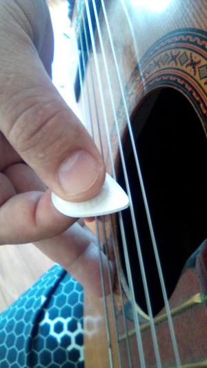 Pua ergonómica para guitarra...