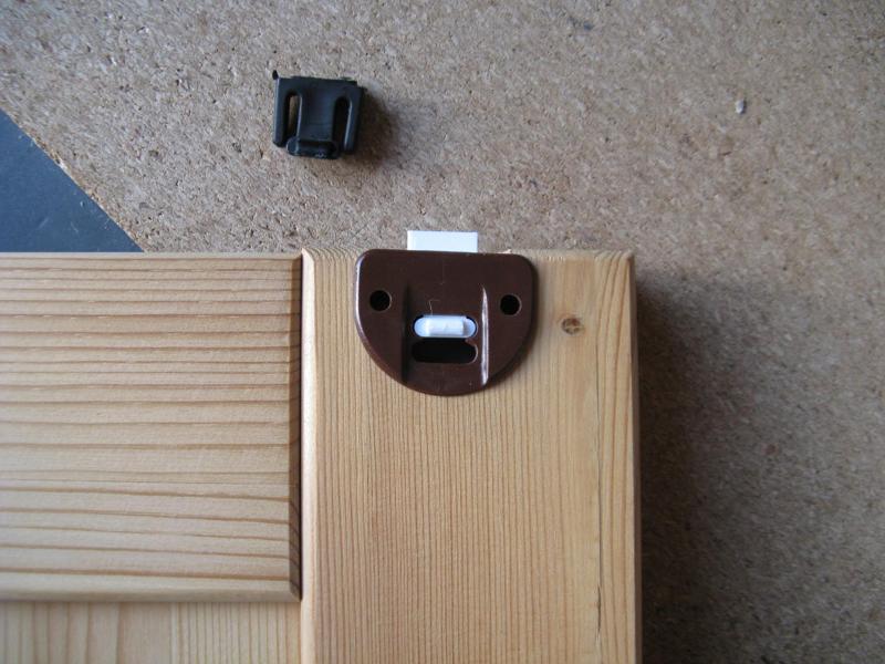 Schuifkast schuifje // sliding door mechanism / slider/clip/hanger whatsitcalled