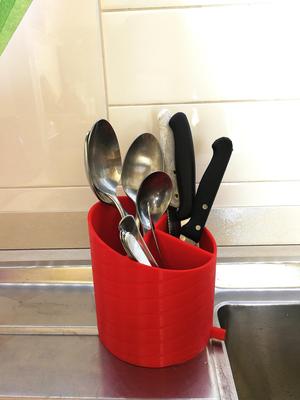 Cutlery drainer