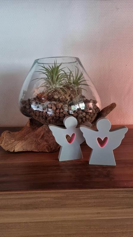 An angel accompanies you Stand with heart