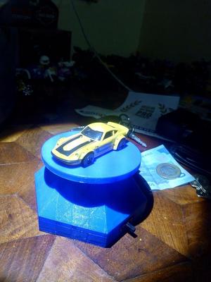 Rotary stand for hotwheels