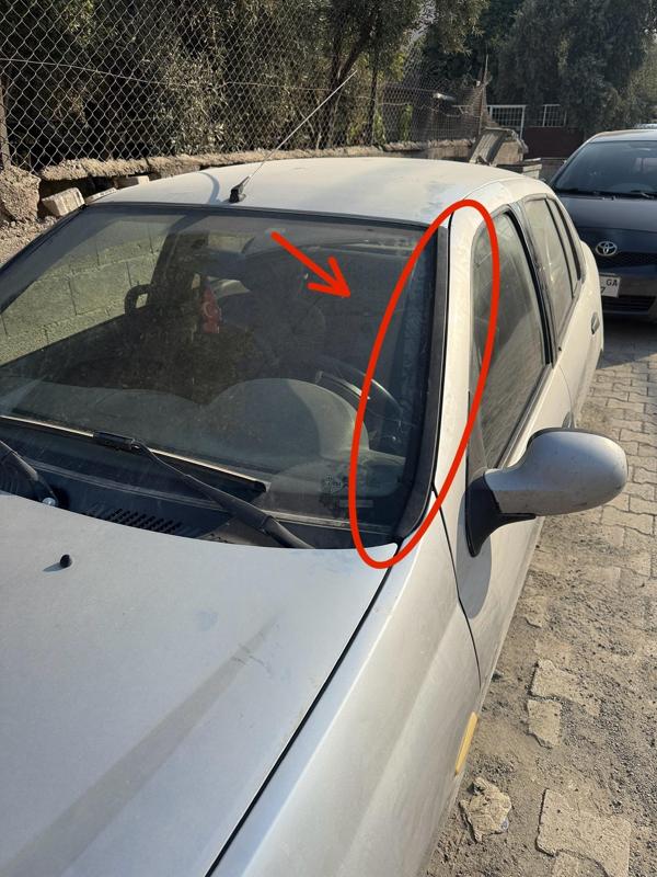 Renault Symbol Thalia windshield edge trim (2009-2012)