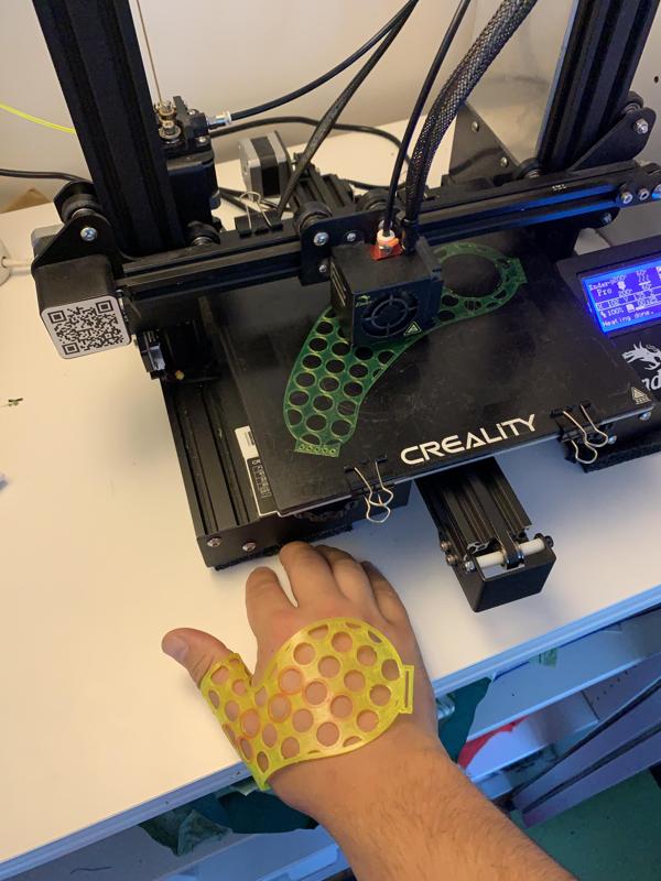 Orthosis for right thigh (large hand)