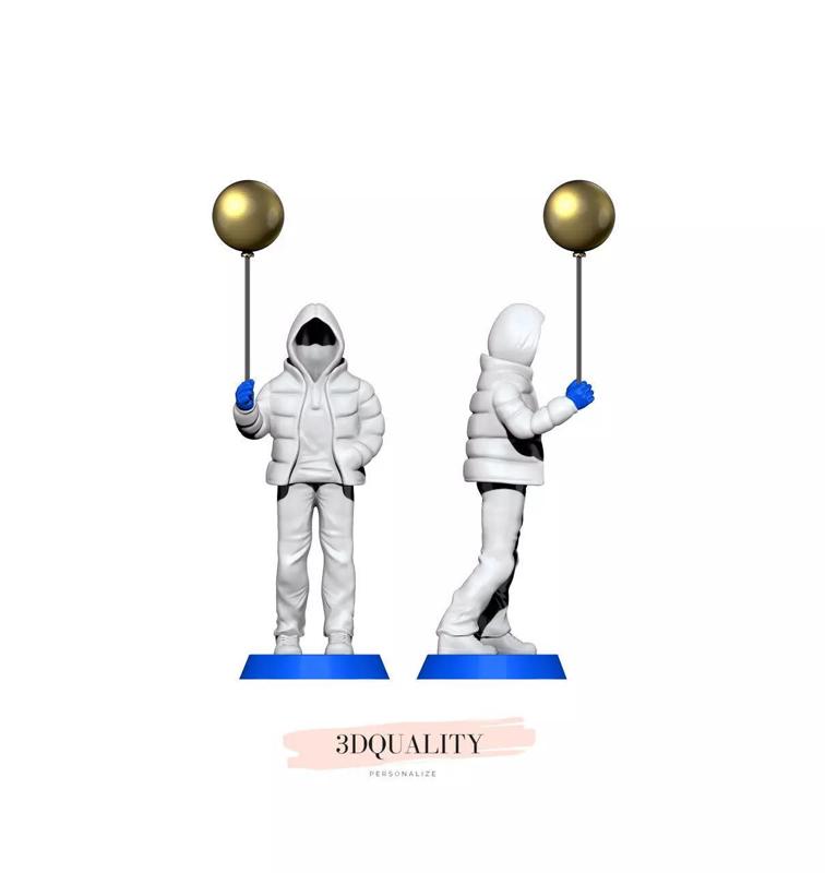 Homem two people holding balloons