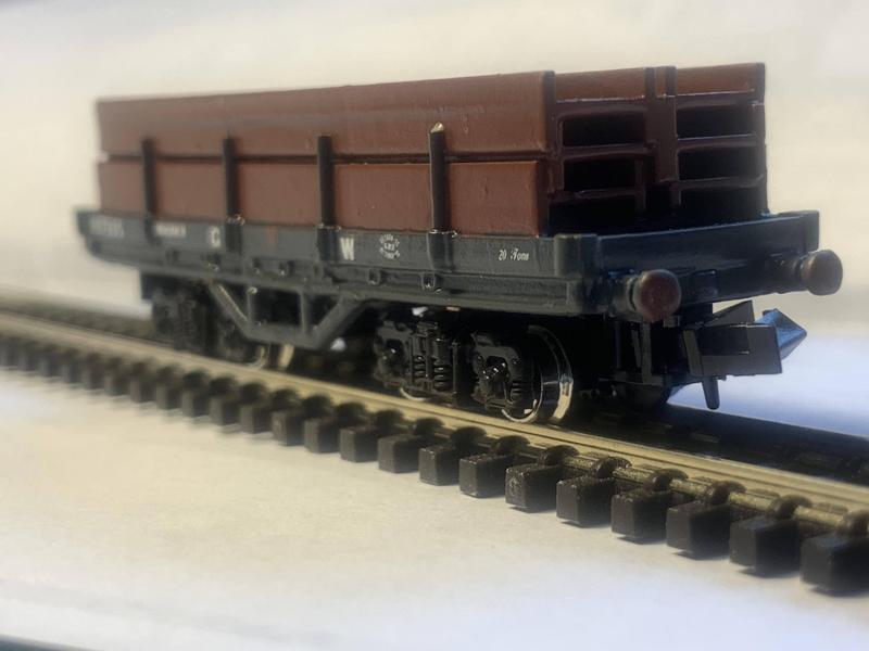 N / OO9 / HOe / HOn30 Powered Bolster Wagon (Girders)