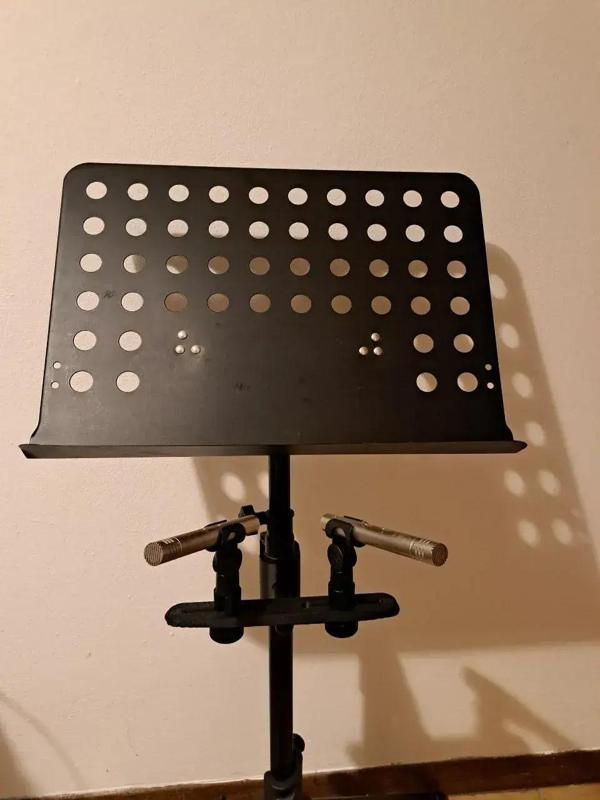 Stereo microphone holder for music stand