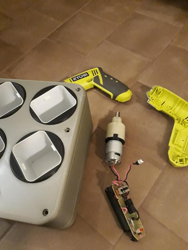 Motor adapter for quad watch winder by FoodieHao