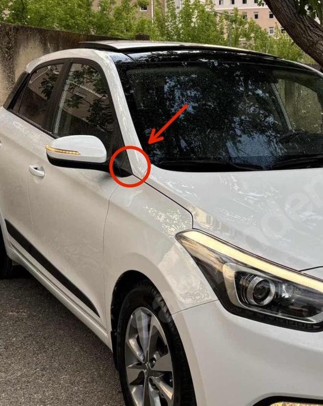 Hyundai i20 side mirror triangle