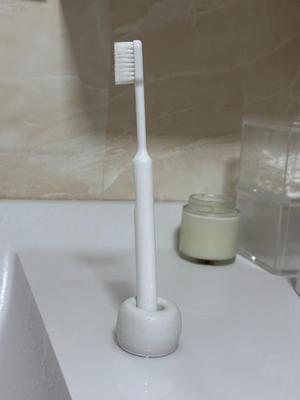 Toothbrush holder