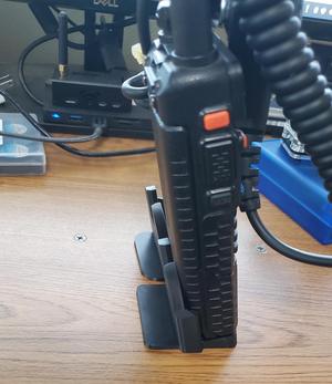 BAOFENG_UV5R_STAND_REMIX.stl