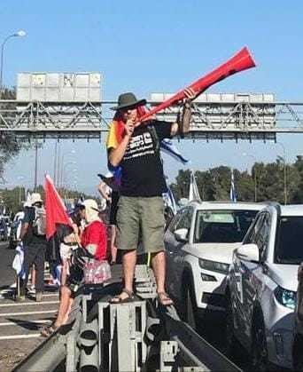 Zambura Demokratia (air horn)