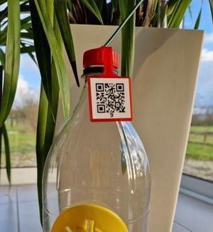 QR Code Tag Holder - Asian Hornet Control