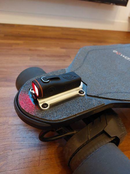 Shredlight top mount for skateboard