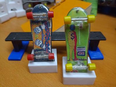 Fingerboard Stand (for big Plastic Fingerboards)