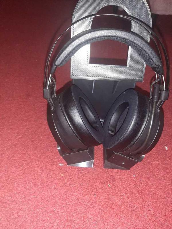 Razer Nari essential charging stand