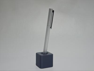 Simple single pen holder
