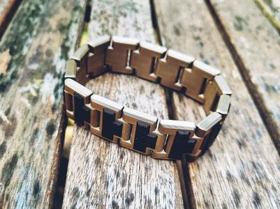 Tank Thread Bracelet