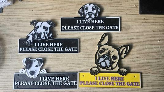 Various dog gate signs pack