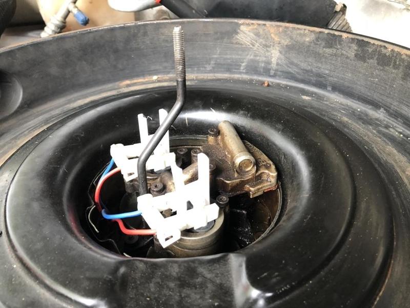 Chevrolet Fuel Injector harness retainer