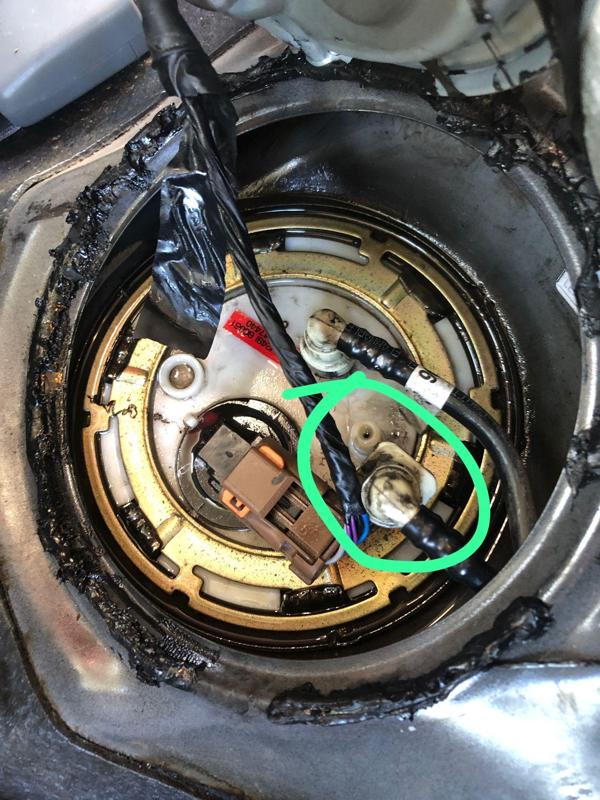 Fuel connector clamp/lock