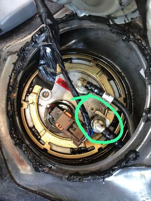 Fuel connector clamp/lock